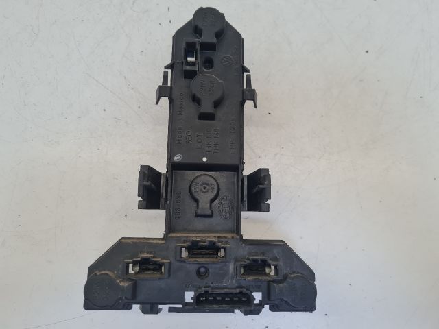 bontott VW BORA Bal Hátsó Lámpa Foglalat