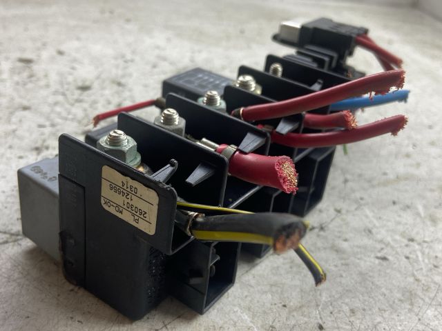 bontott VW BORA Biztosítéktábla Doboz