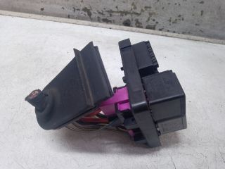 bontott VW BORA Biztosítéktábla Utastér