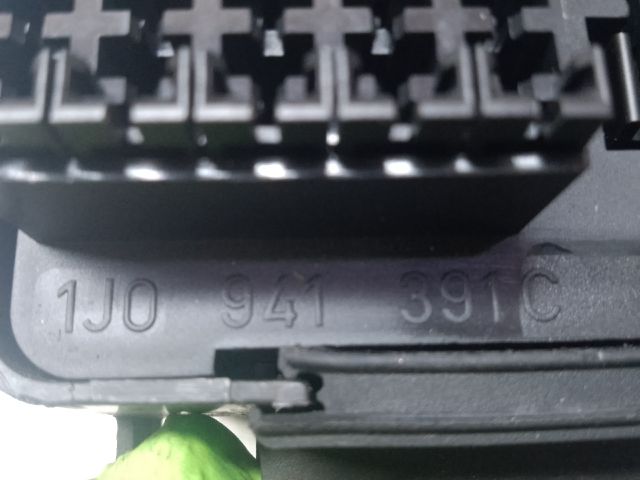 bontott VW BORA Biztosítéktábla Utastér