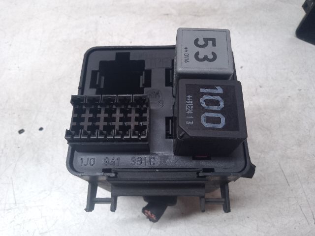 bontott VW BORA Biztosítéktábla Utastér