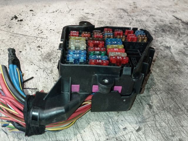 bontott VW BORA Biztosítéktábla Utastér