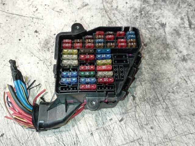 bontott VW BORA Biztosítéktábla Utastér