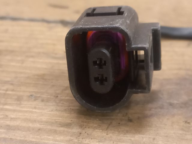 bontott VW BORA Csomagtér Nyitó Kar / Gomb