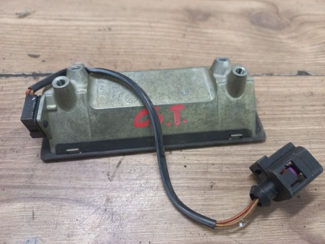 bontott VW BORA Csomagtér Nyitó Kar / Gomb