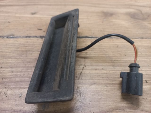 bontott VW BORA Csomagtér Nyitó Kar / Gomb