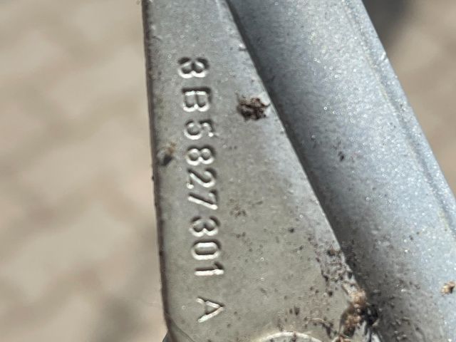 bontott VW BORA Csomagtérajtó Bal Zsanér