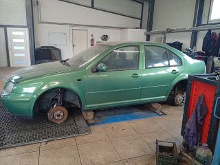 bontott VW BORA Csomagtérajtó Ütköző