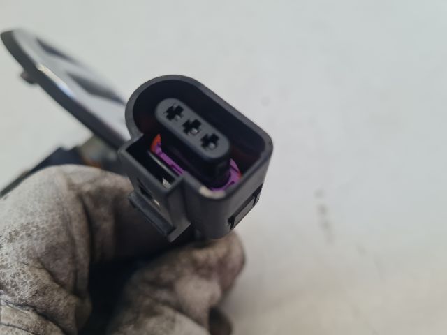 bontott VW BORA Csomagtérajtó Zárbetét