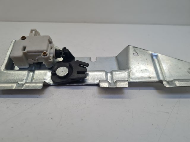 bontott VW BORA Csomagtérajtó Zárbetét