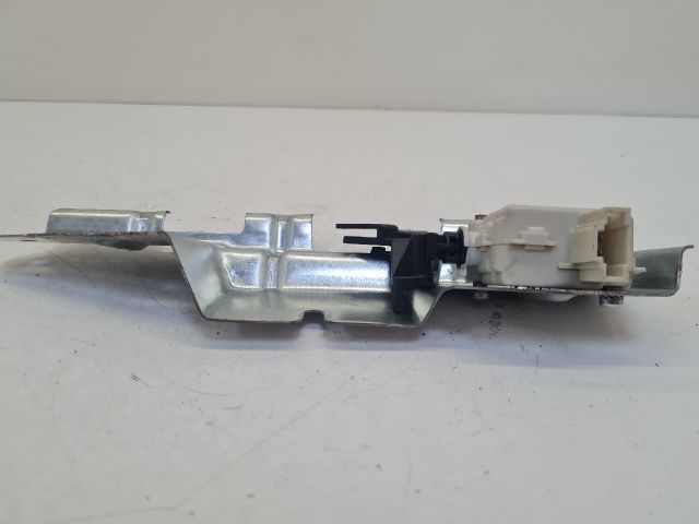 bontott VW BORA Csomagtérajtó Zárbetét