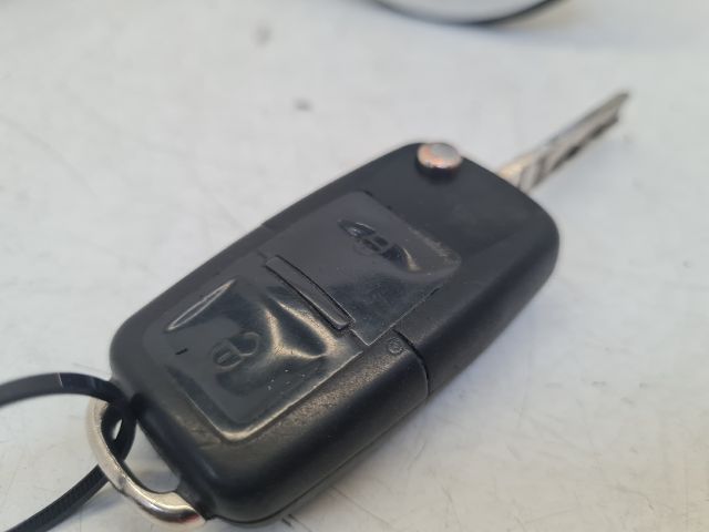 bontott VW BORA Csomagtérajtó Zárbetét