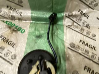 bontott VW BORA Csomagtérajtó Zárbetét