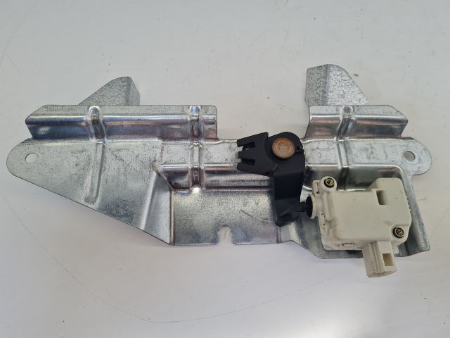 bontott VW BORA Csomagtérajtó Zárszerkezet