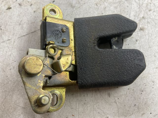 bontott VW BORA Csomagtérajtó Zárszerkezet