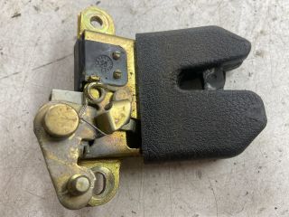 bontott VW BORA Csomagtérajtó Zárszerkezet