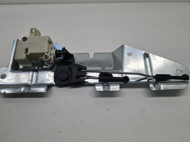 bontott VW BORA Csomagtérajtó Zárszerkezet