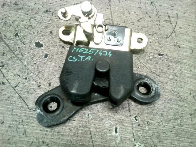 bontott VW BORA Csomagtérajtó Zárszerkezet