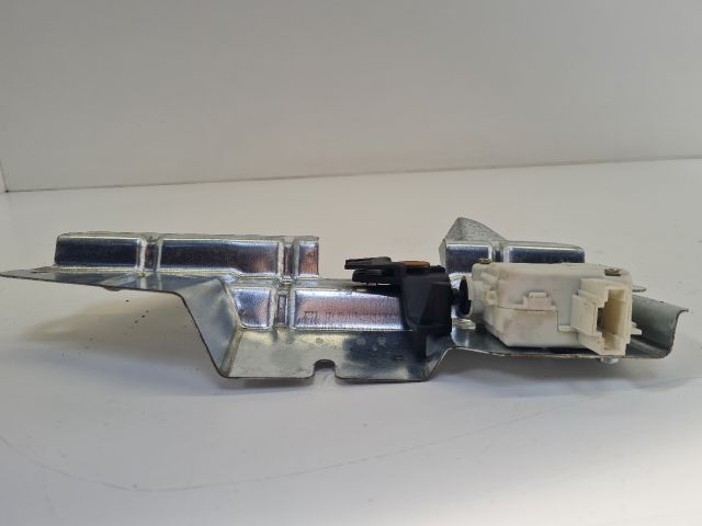 bontott VW BORA Csomagtérajtó Zárszerkezet