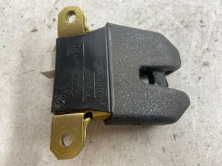 bontott VW BORA Csomagtérajtó Zárszerkezet