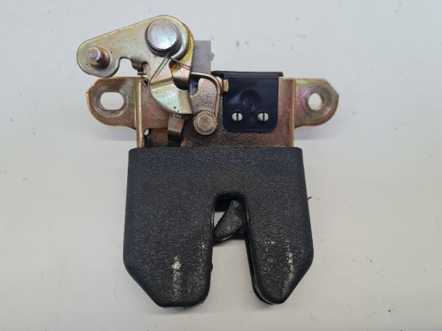 bontott VW BORA Csomagtérajtó Zárszerkezet