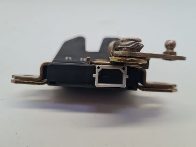 bontott VW BORA Csomagtérajtó Zárszerkezet