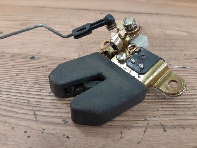 bontott VW BORA Csomagtérajtó Zárszerkezet