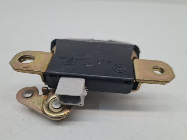 bontott VW BORA Csomagtérajtó Zárszerkezet