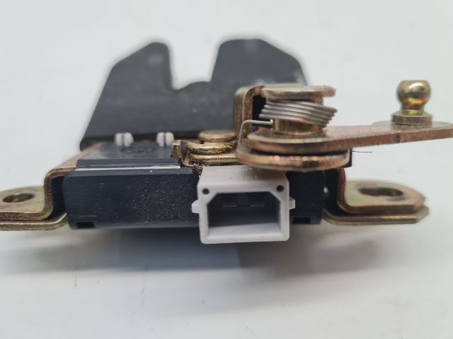 bontott VW BORA Csomagtérajtó Zárszerkezet