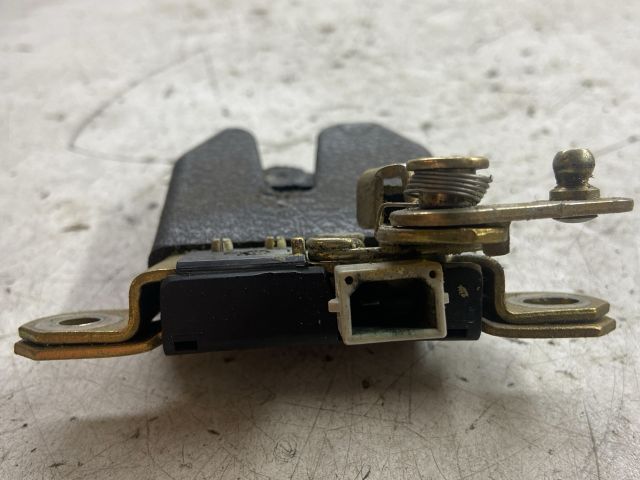 bontott VW BORA Csomagtérajtó Zárszerkezet