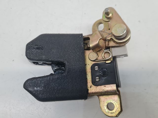 bontott VW BORA Csomagtérajtó Zárszerkezet