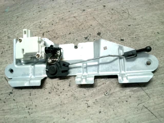 bontott VW BORA Csomagtérajtó Zárszerkezet