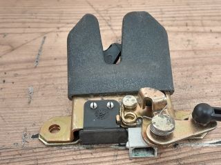 bontott VW BORA Csomagtérajtó Zárszerkezet