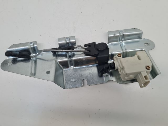 bontott VW BORA Csomagtérajtó Zárszerkezet