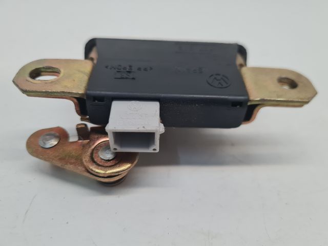 bontott VW BORA Csomagtérajtó Zárszerkezet