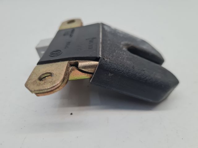 bontott VW BORA Csomagtérajtó Zárszerkezet