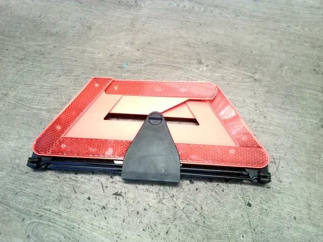 bontott VW BORA Elakadásjelző Háromszög