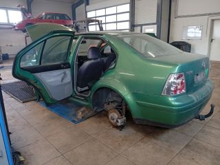 bontott VW BORA Első Ablakmosó Fúvóka