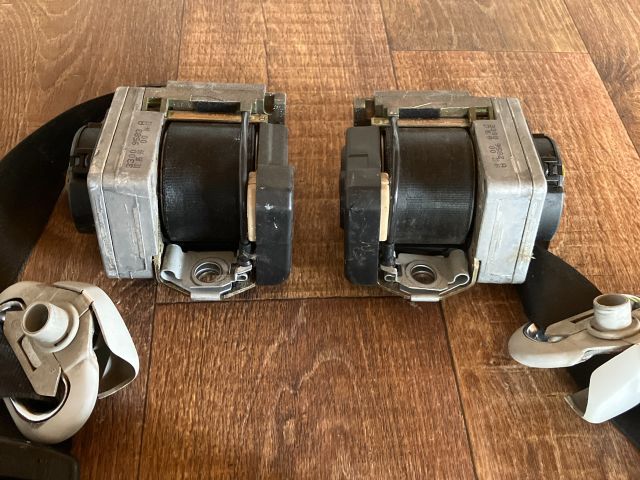 bontott VW BORA Első Biztonsági Öv Pár (Feszítővel)