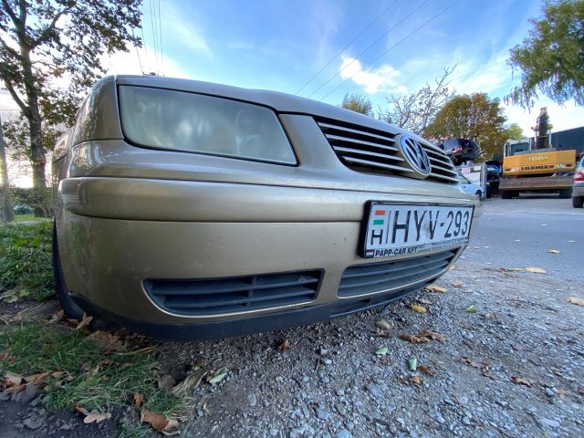 bontott VW BORA Első Lökhárító (Részeivel)