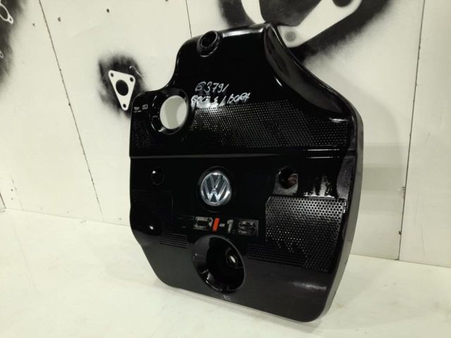 bontott VW BORA Felső Hűtőburkolat