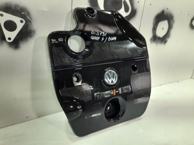 bontott VW BORA Felső Hűtőburkolat