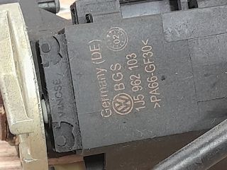 bontott VW BORA Hátsó Embléma