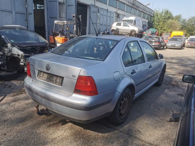 bontott VW BORA Hátsó Lökhárító (Részeivel)