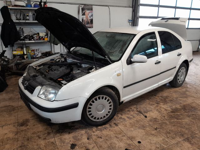 bontott VW BORA Hátsó Lökhárító (Üresen)