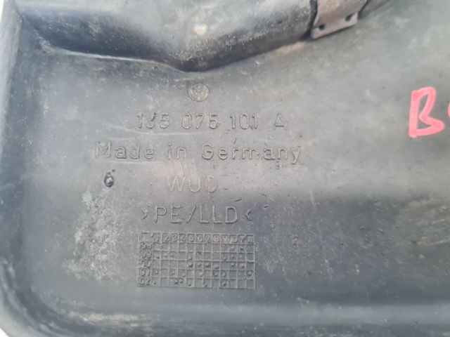 bontott VW BORA Hátsó Sárvédő Gumi Pár