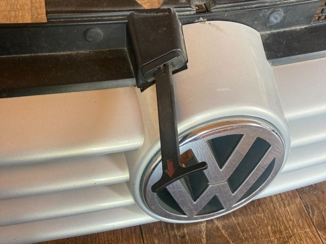 bontott VW BORA Hűtőrács