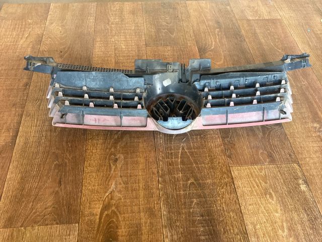 bontott VW BORA Hűtőrács