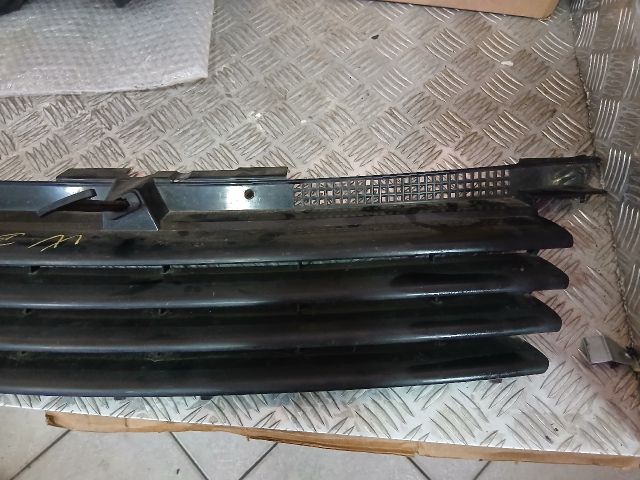 bontott VW BORA Hűtőrács