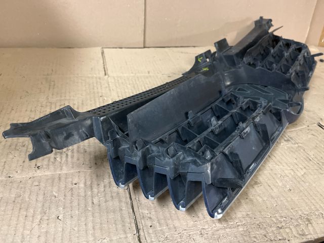 bontott VW BORA Hűtőrács